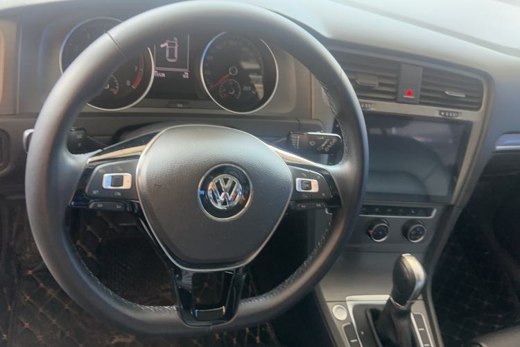 Used Volkswagen Golf 2016 230TSI Automatic Luxury Version Steering Wheel