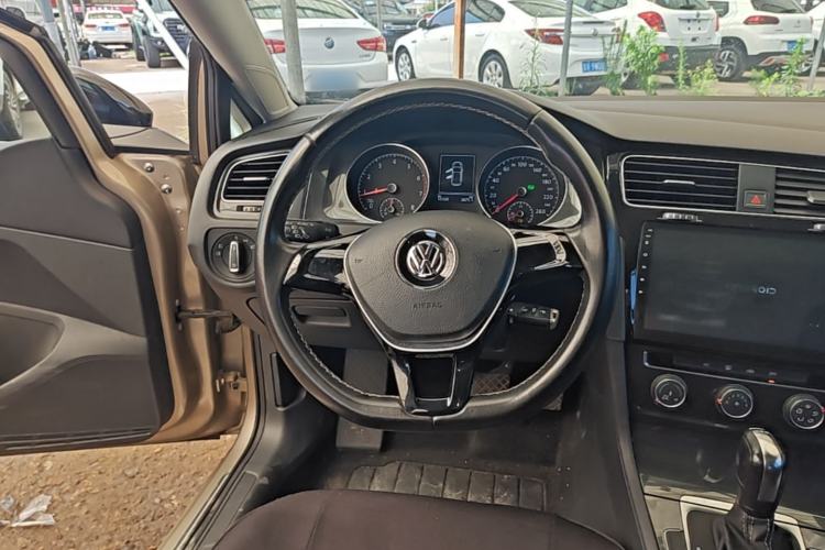 Used Volkswagen Golf 2016 230TSI Automatic Comfort Version Steering Wheel
