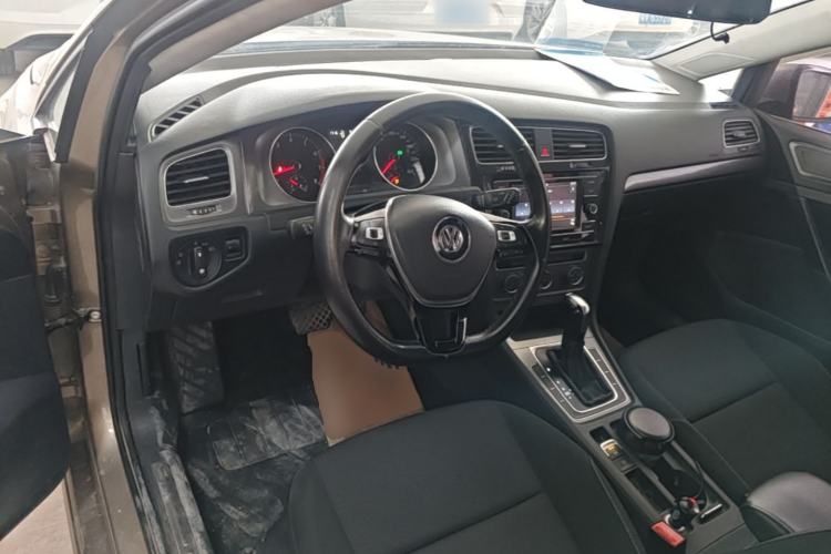 Used Volkswagen Golf 2016 1.6L Automatic Fashion Model Steering Wheel