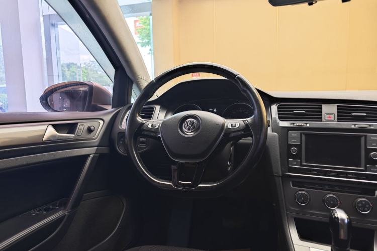 Used Volkswagen Golf 2016 1.6L Automatic Fashion Model Steering Wheel
