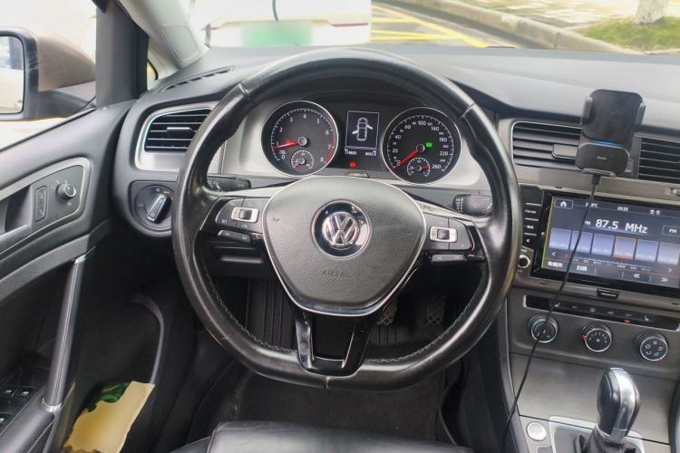 Used Volkswagen Golf 2016 230TSI Automatic Luxury Version Steering Wheel