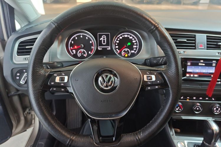 Used Volkswagen Golf 2016 230TSI Automatic Luxury Version Steering Wheel