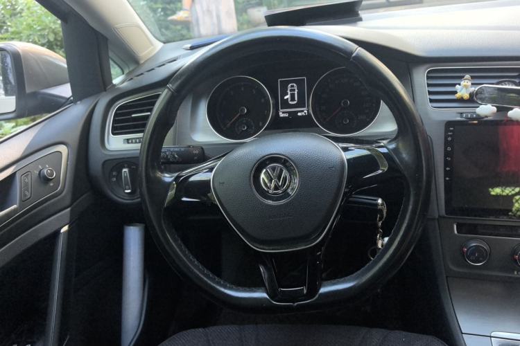 Used Volkswagen Golf 2016 1.6L Automatic Fashion Model Steering Wheel