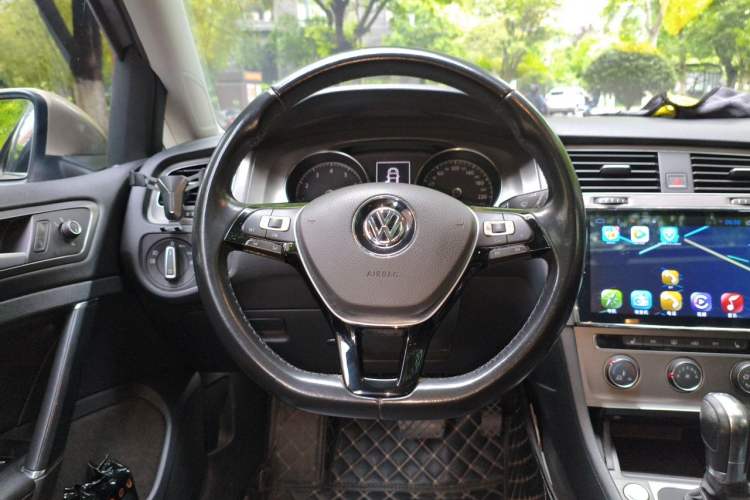 Used Volkswagen Golf 2016 230TSI Automatic Luxury Version Steering Wheel