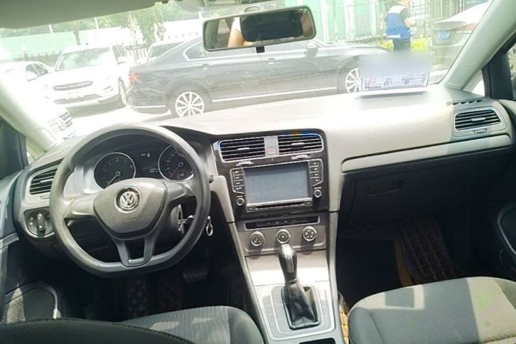 Used Volkswagen Golf 2016 1.6L Automatic Fashion Model Steering Wheel