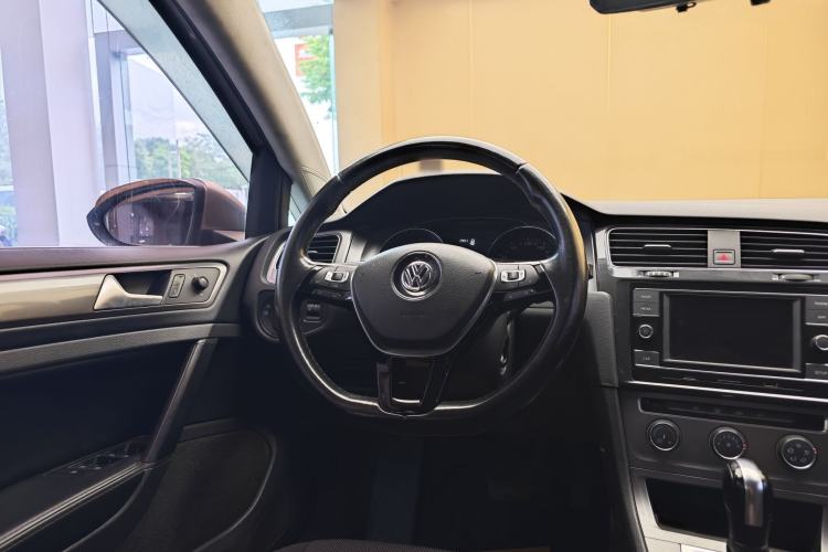 Used Volkswagen Golf 2016 1.6L Automatic Fashion Model Steering Wheel