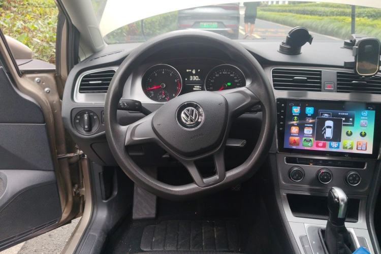 Used Volkswagen Golf 2016 1.6L Automatic Fashion Model Steering Wheel