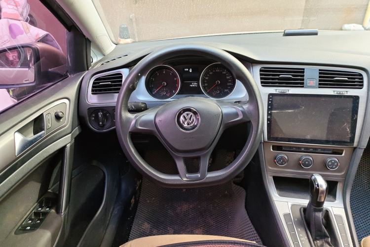 Used Volkswagen Golf 2016 1.6L Automatic Fashion Model Steering Wheel