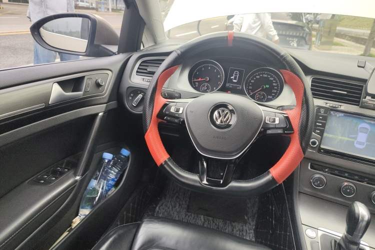 Used Volkswagen Golf 2016 230TSI Automatic Luxury Version Steering Wheel