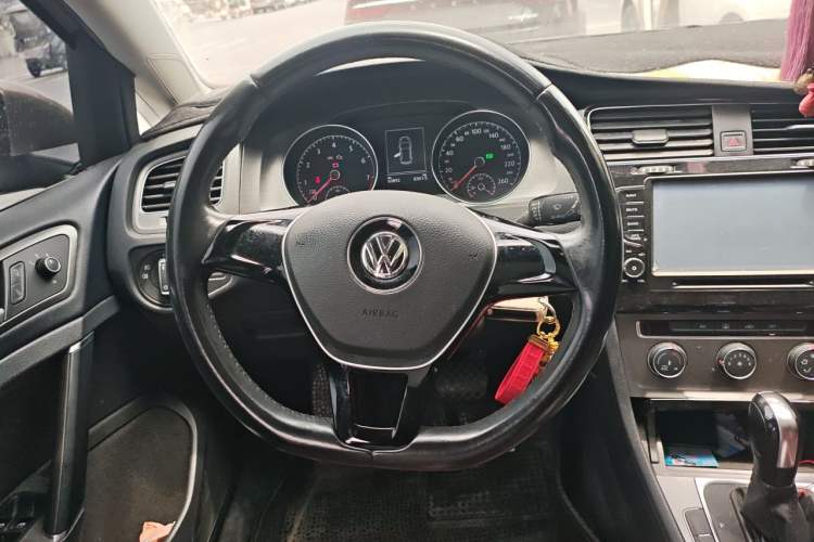 Used Volkswagen Golf 2016 1.6L Automatic Comfort Model Steering Wheel
