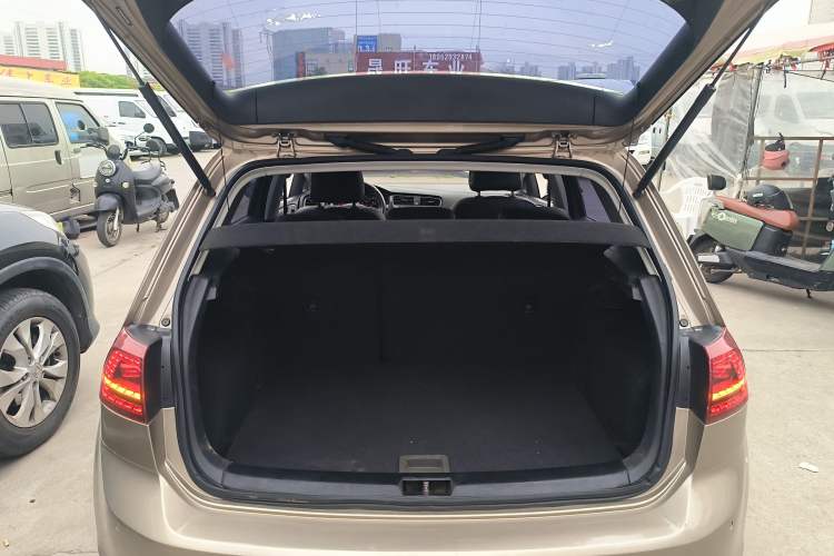 Used Volkswagen Golf 2016 1.6L Automatic Comfort Model Trunk