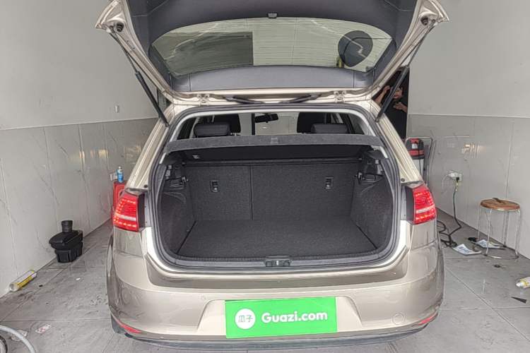 Used Volkswagen Golf 2016 1.6L Automatic Fashion Model Trunk