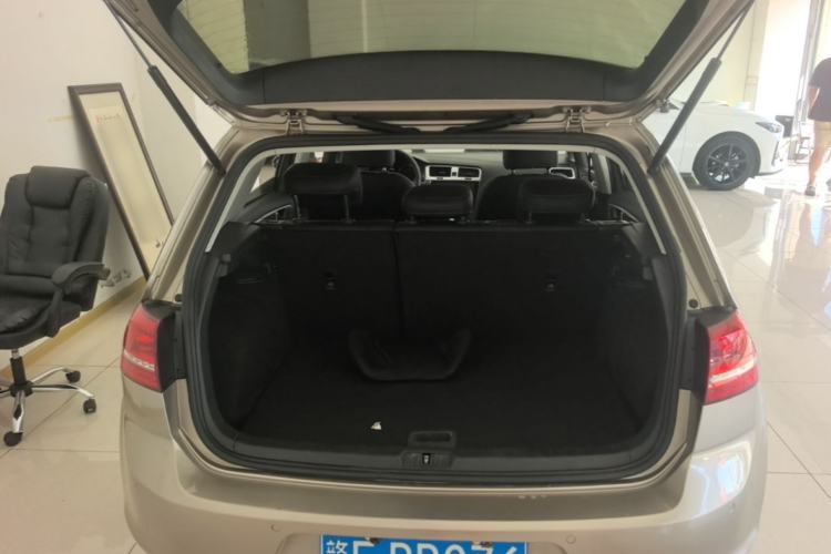 Used Volkswagen Golf 2016 1.6L Automatic Fashion Model Trunk