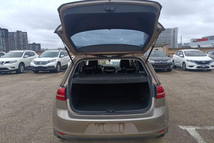 Used Volkswagen Golf 2016 1.6L Automatic Comfort Model Trunk