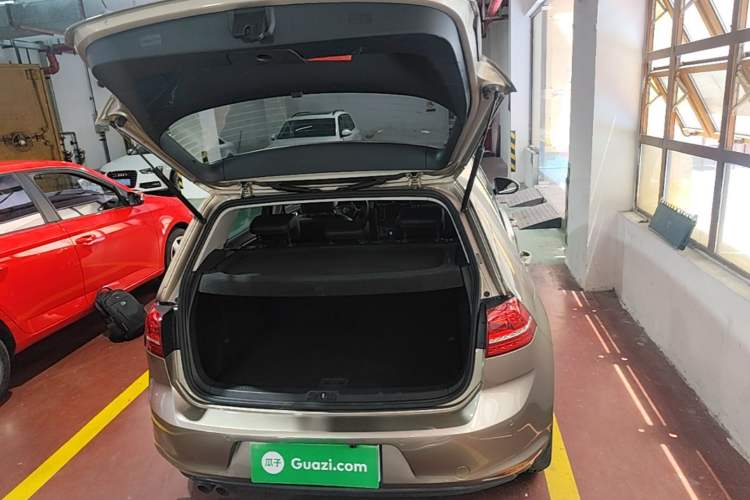 Used Volkswagen Golf 2016 230TSI Automatic Luxury Version Trunk