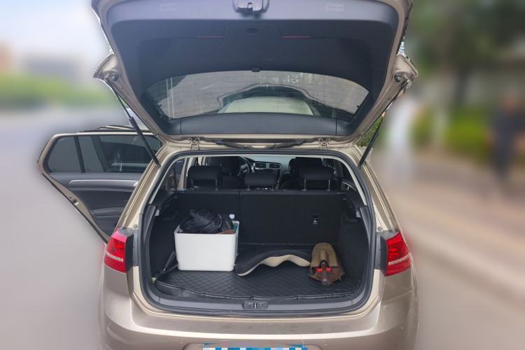 Used Volkswagen Golf 2016 1.6L Automatic Fashion Model Trunk