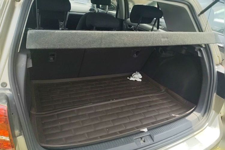 Used Volkswagen Golf 2016 1.6L Automatic Fashion Model Trunk