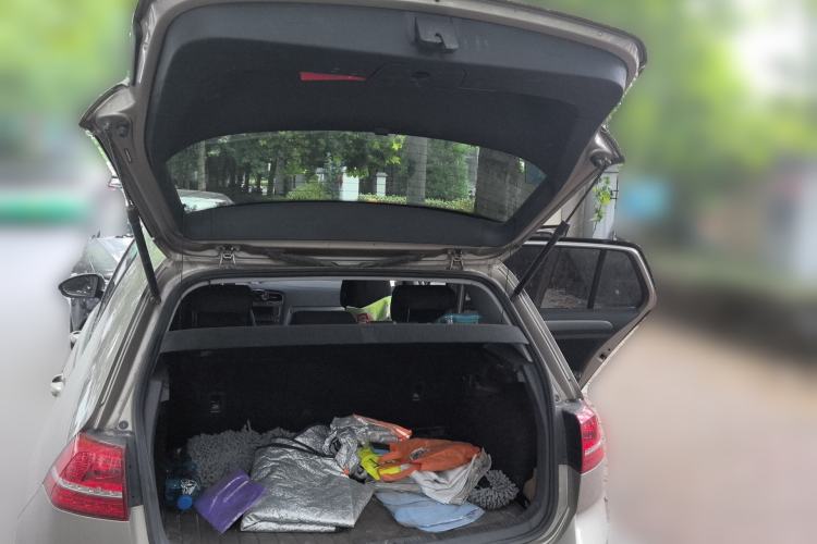 Used Volkswagen Golf 2016 1.6L Automatic Fashion Model Trunk