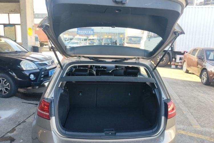 Used Volkswagen Golf 2016 230TSI Automatic Luxury Version Trunk