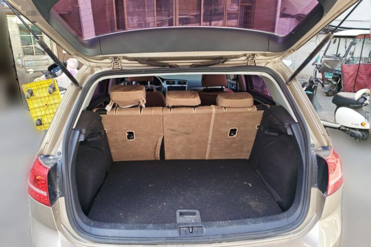Used Volkswagen Golf 2016 1.6L Automatic Fashion Model Trunk