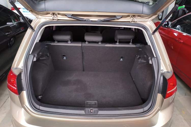 Used Volkswagen Golf 2016 230TSI Automatic Comfort Version Trunk