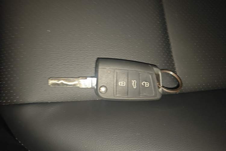 Used Volkswagen Golf 2016 1.6L Automatic Fashion Model Vehicle Key