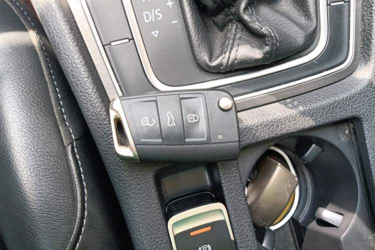 Used Volkswagen Golf 2016 230TSI Automatic Luxury Version Vehicle Key