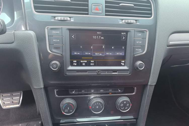 Used Volkswagen Golf 2017 230TSI Automatic Luxury Million-Vehicle Commemorative Edition Audio And AC Panel