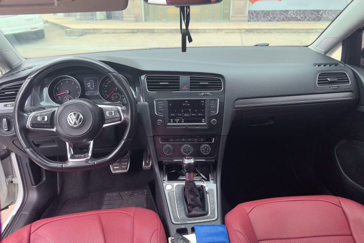 Used Volkswagen Golf 2017 230TSI Automatic Luxury Million-Vehicle Commemorative Edition Center Console