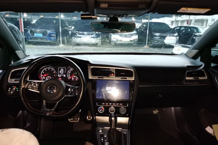 Used Volkswagen Golf 2017 280TSI Automatic R-Line Million-Vehicle Commemorative Edition Center Console