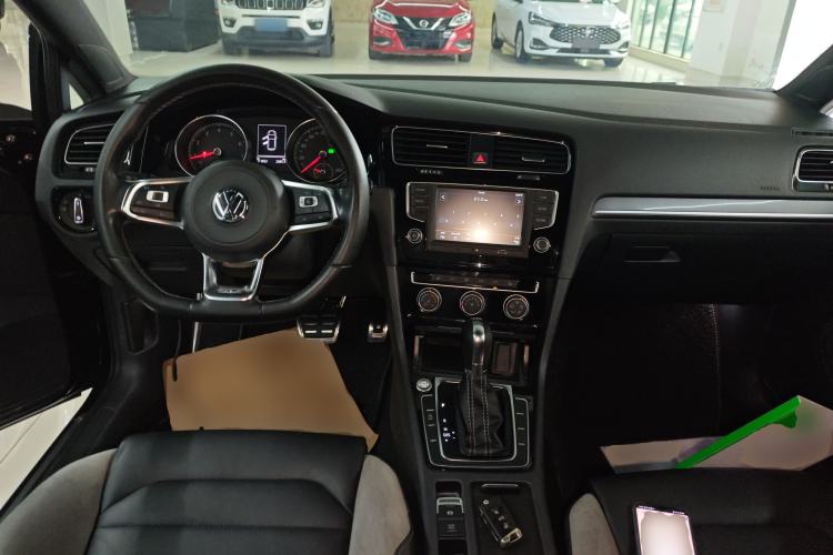 Used Volkswagen Golf 2017 280TSI Automatic R-Line Million-Vehicle Commemorative Edition Center Console