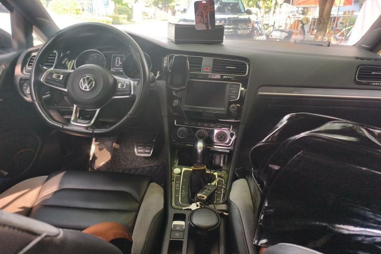 Used Volkswagen Golf 2017 280TSI Automatic R-Line Million-Vehicle Commemorative Edition Center Console