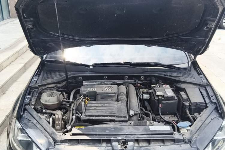 Used Volkswagen Golf 2017 280TSI Automatic R-Line Million-Vehicle Commemorative Edition Engine Bay