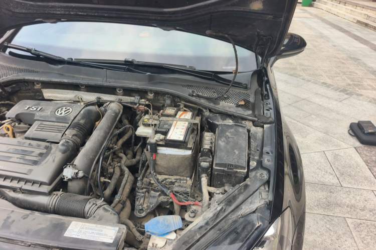 Used Volkswagen Golf 2017 280TSI Automatic R-Line Million-Vehicle Commemorative Edition Engine Bay Left