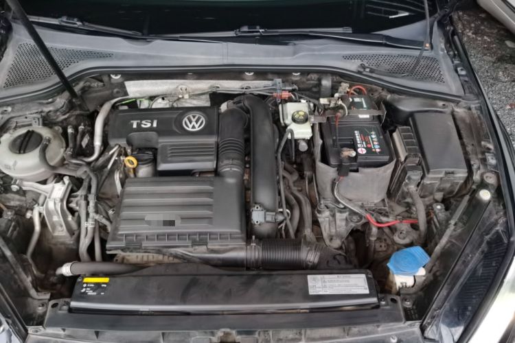 Used Volkswagen Golf 2017 280TSI Automatic R-Line Million-Vehicle Commemorative Edition Engine Bay Left