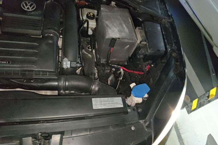 Used Volkswagen Golf 2017 280TSI Automatic R-Line Million-Vehicle Commemorative Edition Engine Bay Left