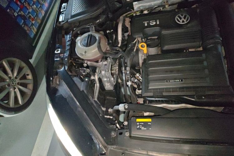 Used Volkswagen Golf 2017 280TSI Automatic R-Line Million-Vehicle Commemorative Edition Engine Bay Right