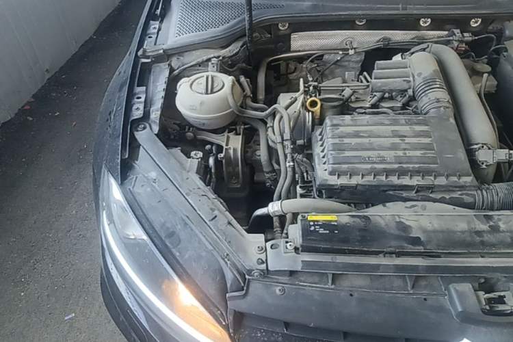 Used Volkswagen Golf 2017 280TSI Automatic R-Line Million-Vehicle Commemorative Edition Engine Bay Right