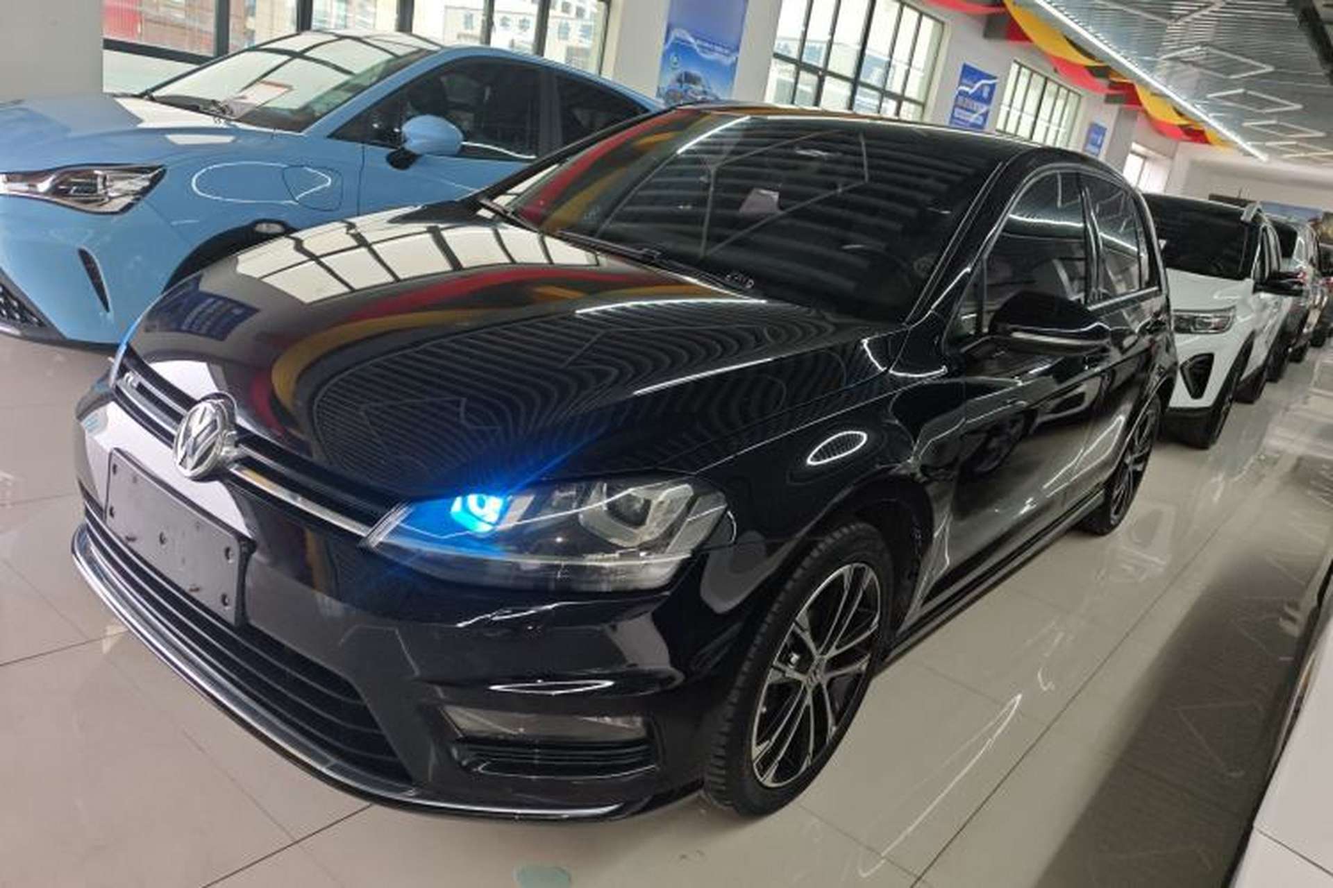 Used Volkswagen Golf 2017 280TSI Automatic R-Line Million-Vehicle Commemorative Edition Front Left 45 Deg