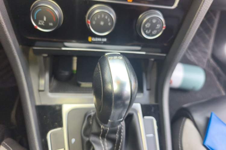 Used Volkswagen Golf 2017 280TSI Automatic R-Line Million-Vehicle Commemorative Edition Gear Lever