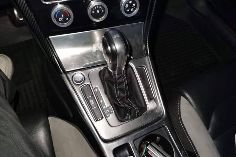 Used Volkswagen Golf 2017 280TSI Automatic R-Line Million-Vehicle Commemorative Edition Gear Lever