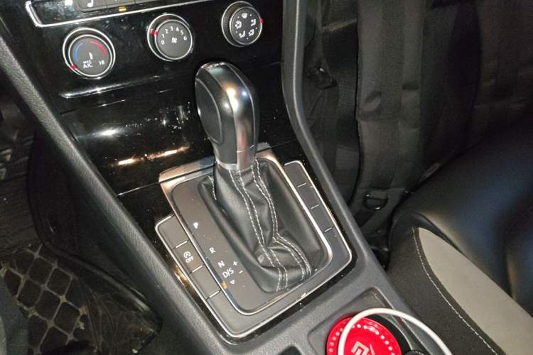 Used Volkswagen Golf 2017 280TSI Automatic R-Line Million-Vehicle Commemorative Edition Gear Lever