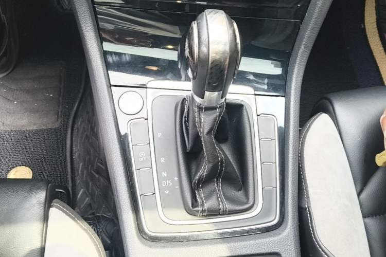 Used Volkswagen Golf 2017 280TSI Automatic R-Line Million-Vehicle Commemorative Edition Gear Lever