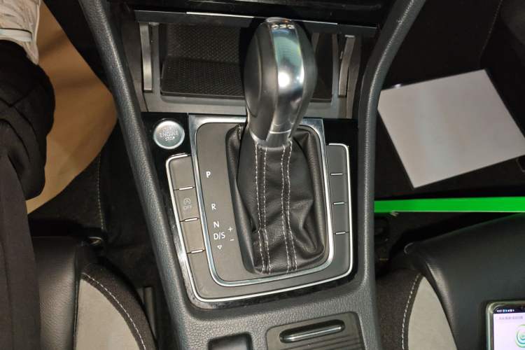Used Volkswagen Golf 2017 280TSI Automatic R-Line Million-Vehicle Commemorative Edition Gear Lever