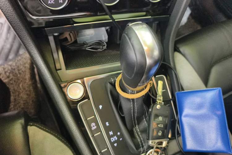 Used Volkswagen Golf 2017 280TSI Automatic R-Line Million-Vehicle Commemorative Edition Gear Lever