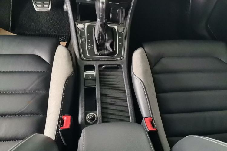 Used Volkswagen Golf 2017 280TSI Automatic R-Line Million-Vehicle Commemorative Edition Interior 3