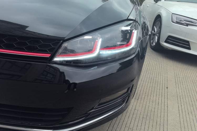 Used Volkswagen Golf 2017 230TSI Automatic Luxury Million-Vehicle Commemorative Edition Left Front Headlight