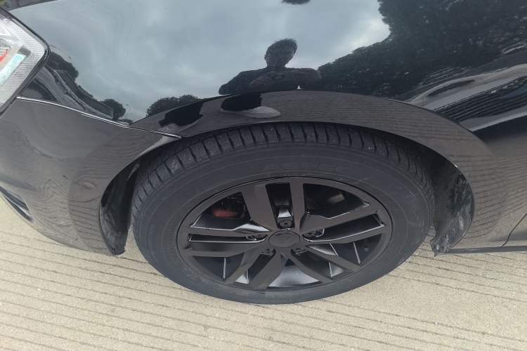 Used Volkswagen Golf 2017 230TSI Automatic Luxury Million-Vehicle Commemorative Edition Left Front Wheel Hub