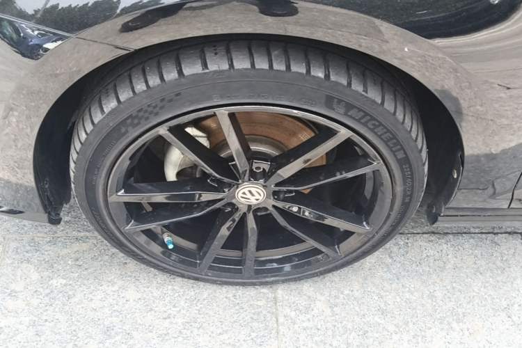 Used Volkswagen Golf 2017 280TSI Automatic R-Line Million-Vehicle Commemorative Edition Left Front Wheel Hub