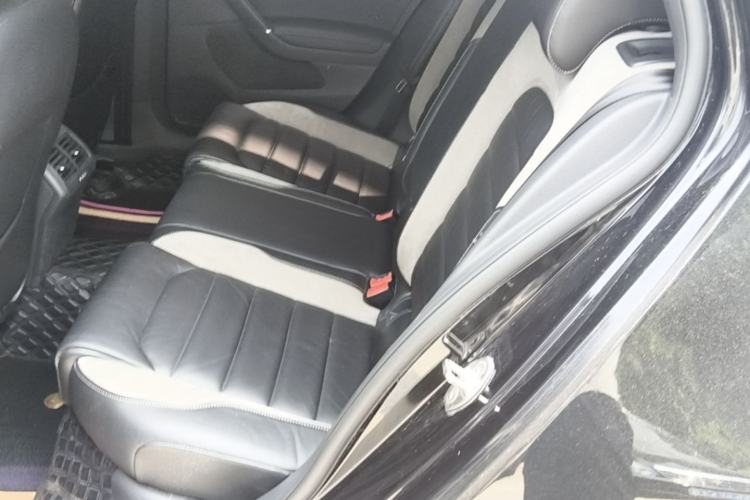 Used Volkswagen Golf 2017 280TSI Automatic R-Line Million-Vehicle Commemorative Edition Left Rear Seat
